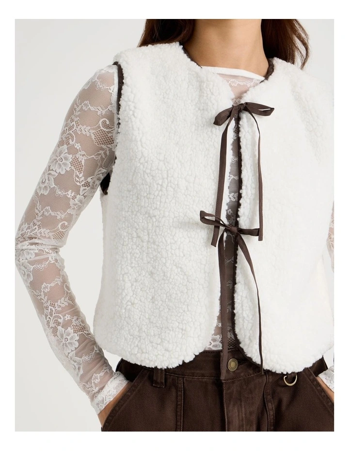 Boucle Vest in Snow White image 4