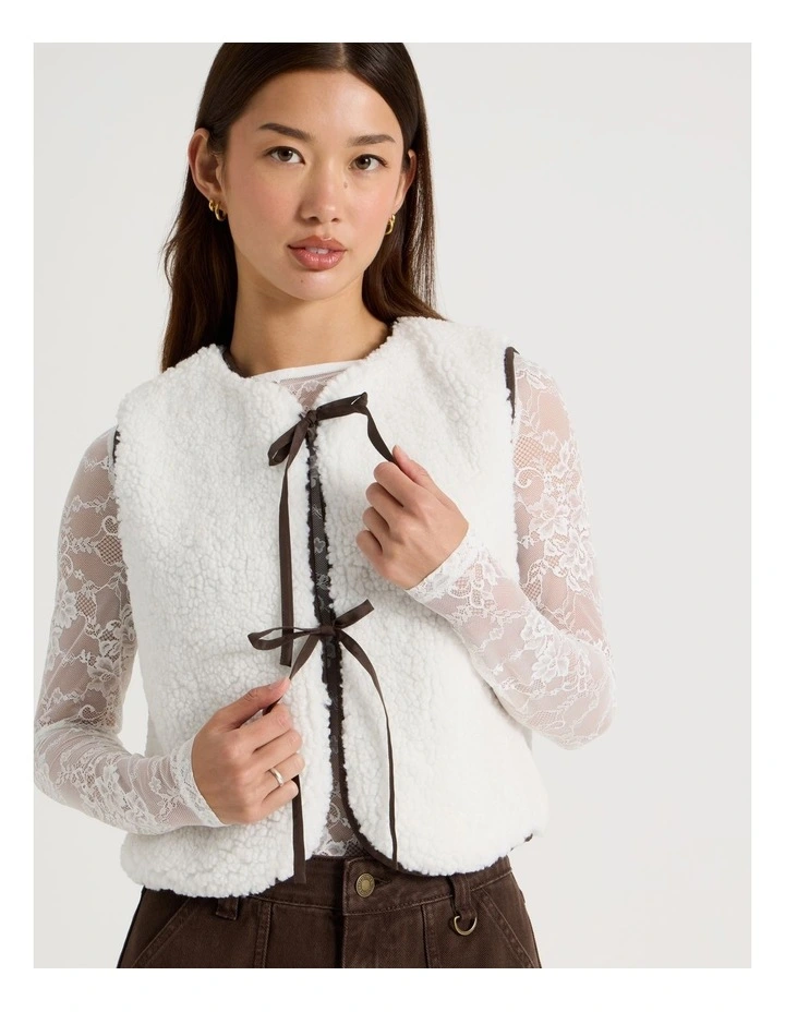 Boucle Vest in Snow White image 7