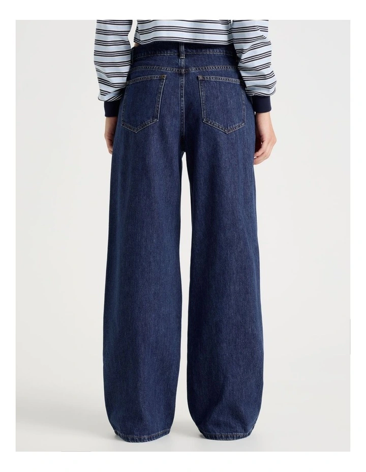 Mid Rise Wide Leg Pleated Jeans in Indigo image 4