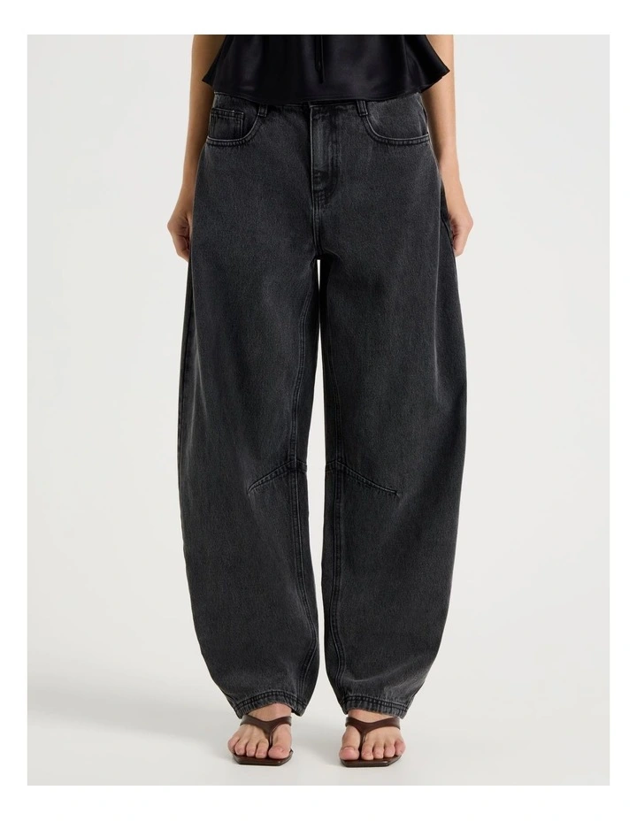 Mid Rise Barrel Leg Jeans in Black image 3