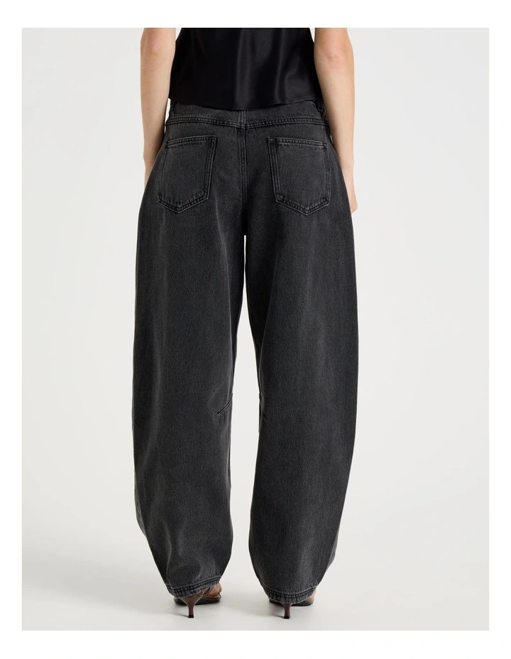 Mid Rise Barrel Leg Jeans in Black image 5