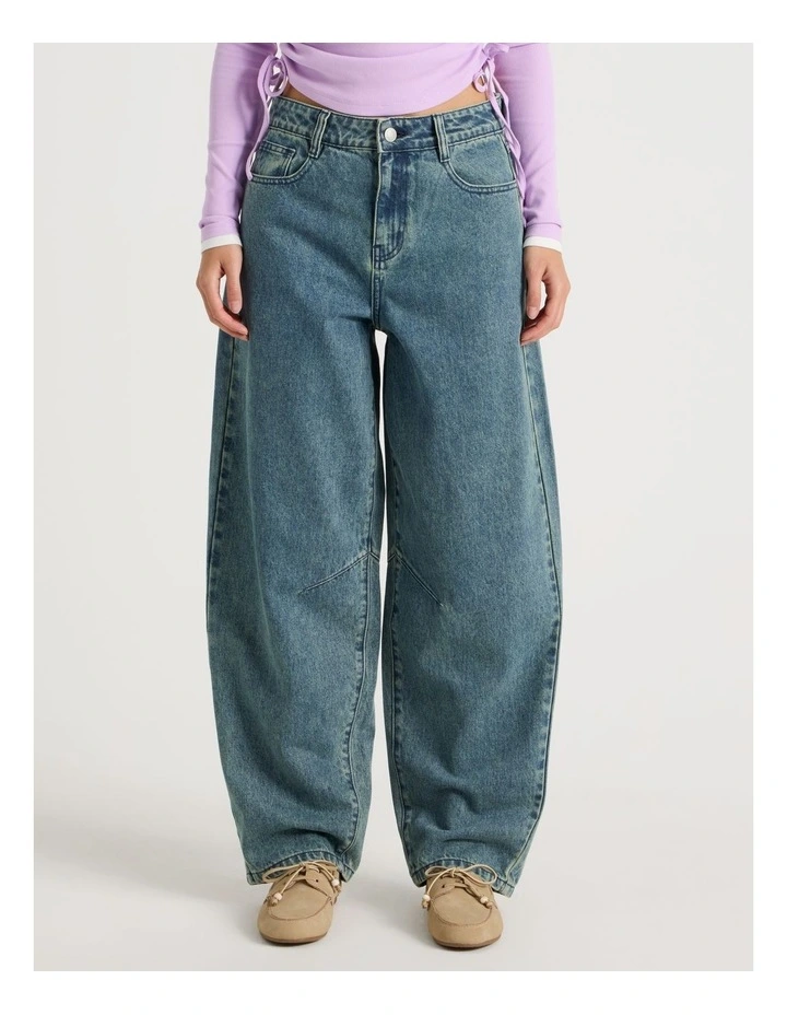 Mid Rise Barrel Leg Jean in Mid Blue Wash image 5