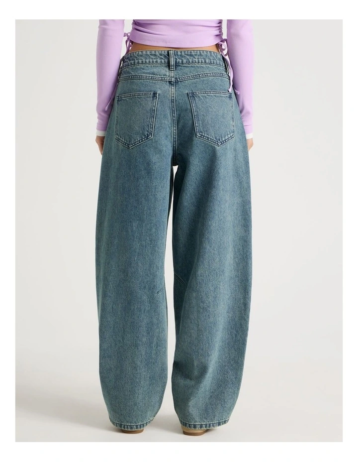 Mid Rise Barrel Leg Jean in Mid Blue Wash image 6