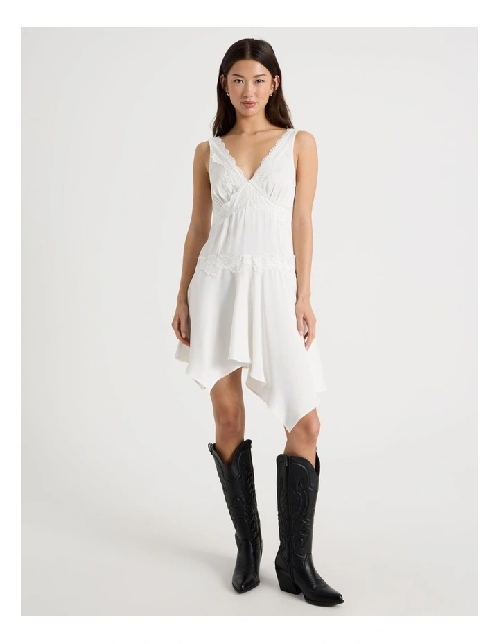 Lace Trim Asymmetric Dress in Snow White image 3