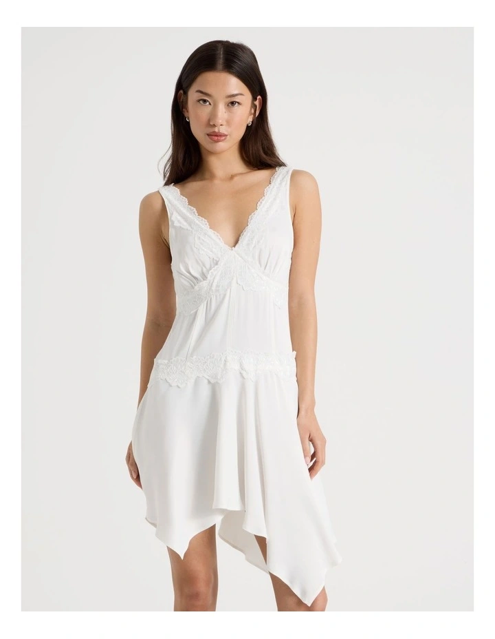 Lace Trim Asymmetric Dress in Snow White image 4
