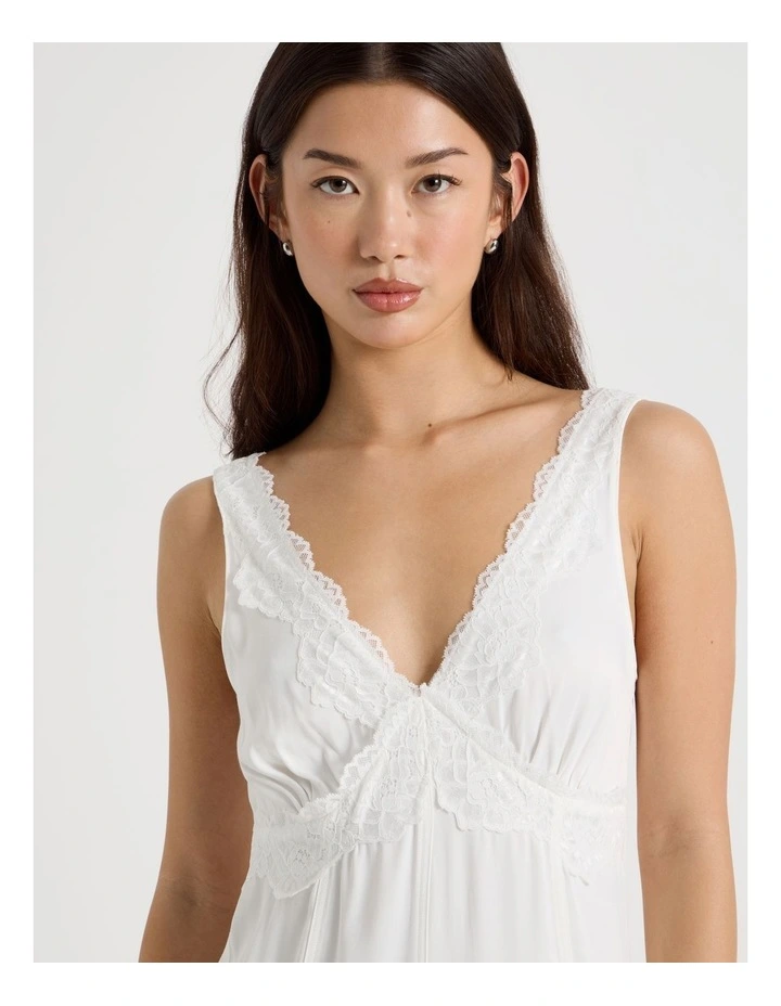 Lace Trim Asymmetric Dress in Snow White image 5