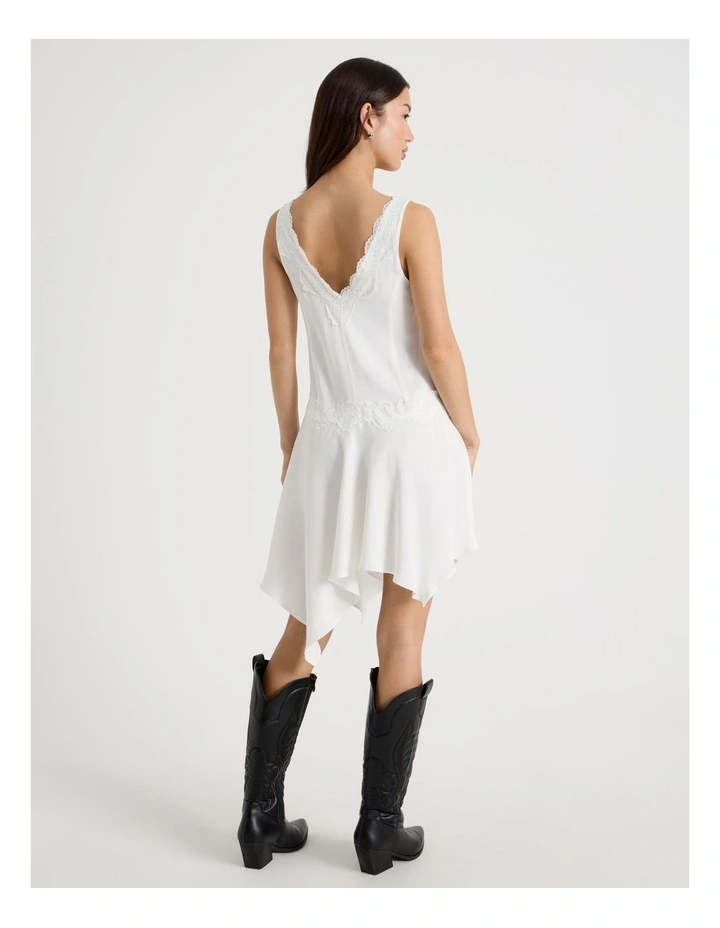 Lace Trim Asymmetric Dress in Snow White image 6
