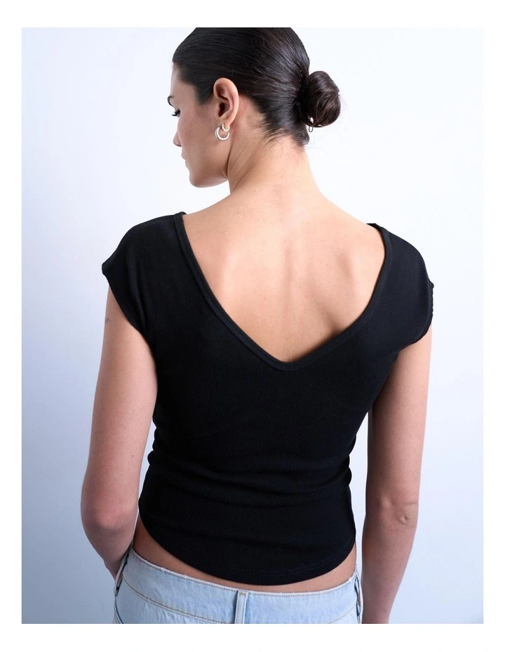 Lissy V-Neck T-shirt in Black image 4