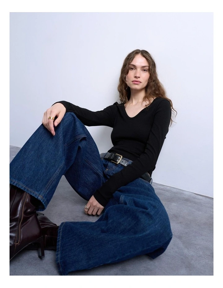 Wendy V-neck Top in Black image 2