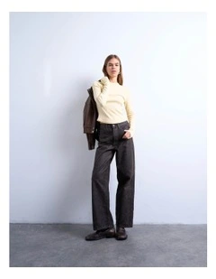 Bea Rib Curved Hem Top in Yellow