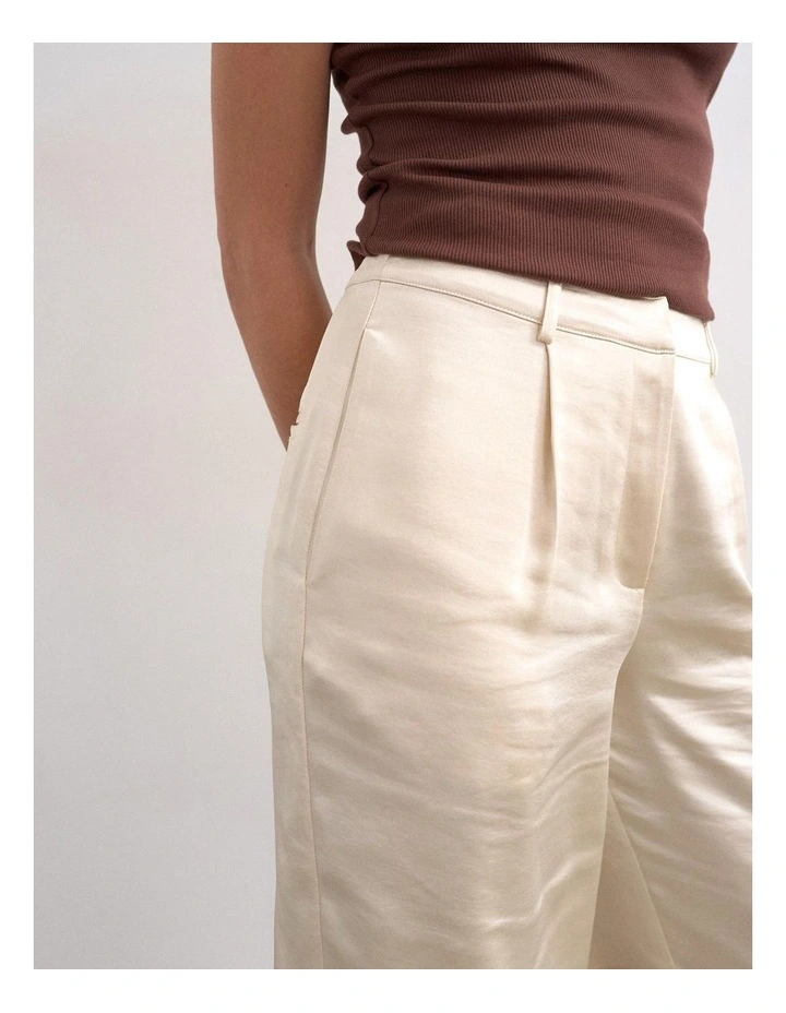 Lieke Longline Cargo Shorts in Ecru image 4