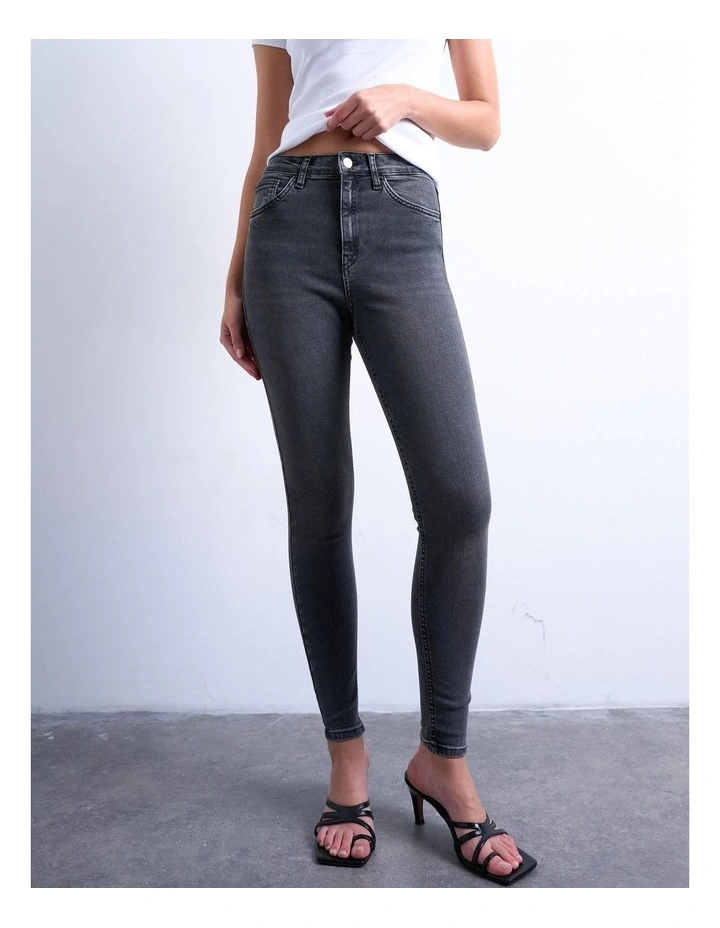 Jamie High Rise Skinny Jeans in Black image 3