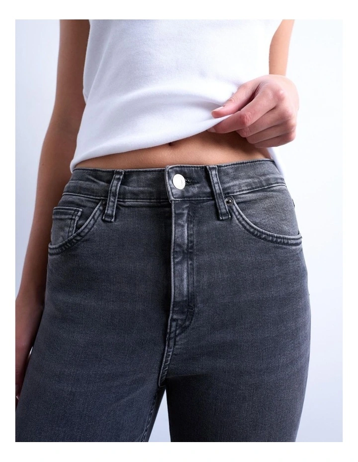 Jamie High Rise Skinny Jeans in Black image 4