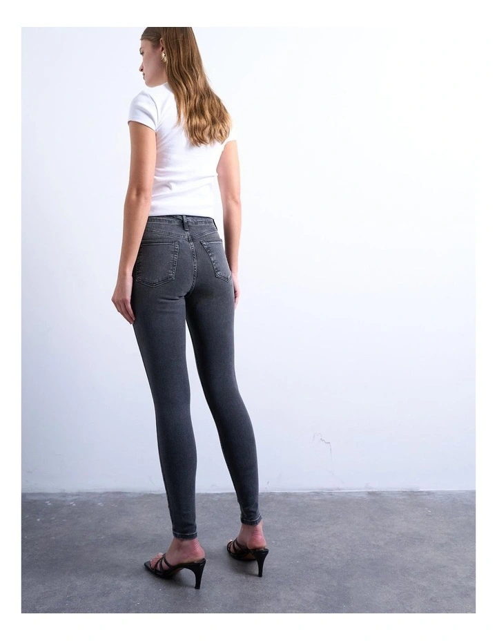 Jamie High Rise Skinny Jeans in Black image 5