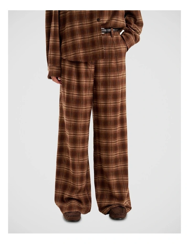 Tove Trousers in Brown image 4