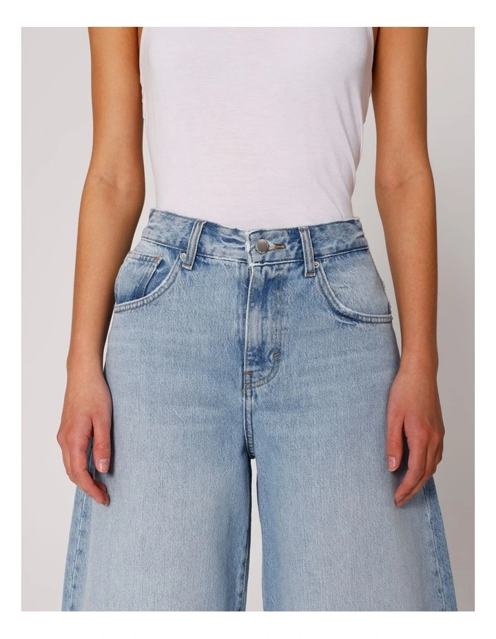 Taylor High Waisted Barrel Jeans in Light Blue Denim image 2