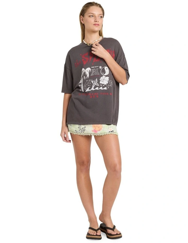 Lottie Hall T-Shirt in Black image 5