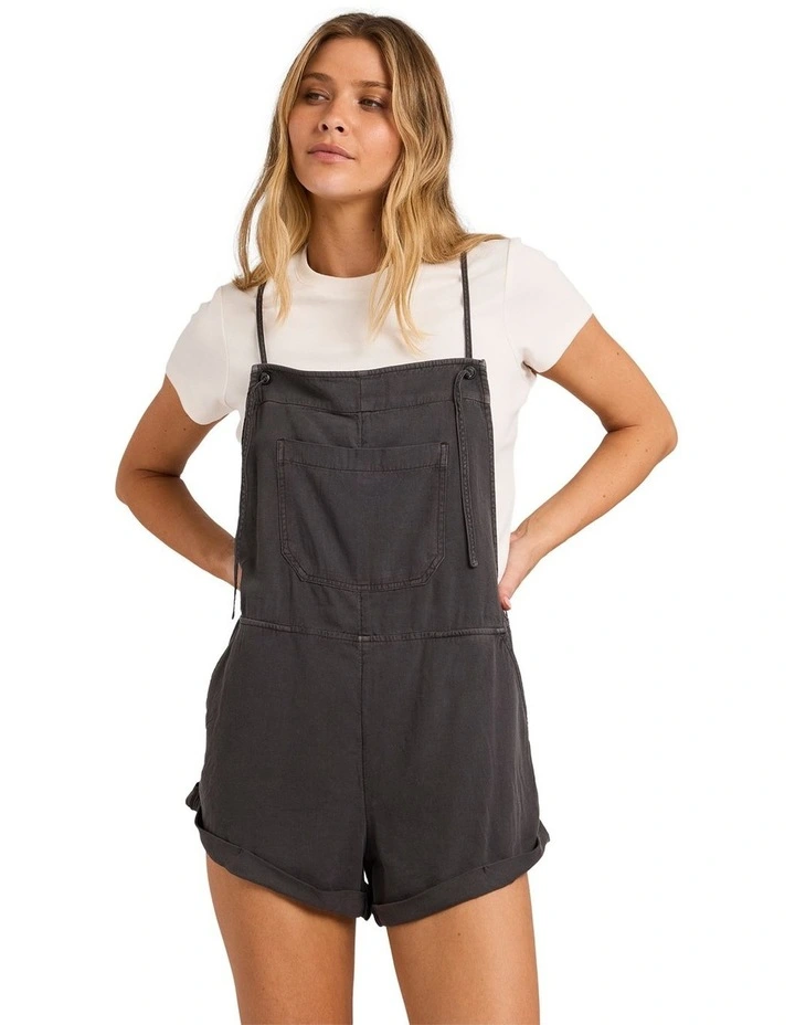 Wild Pursuit in Black image 1