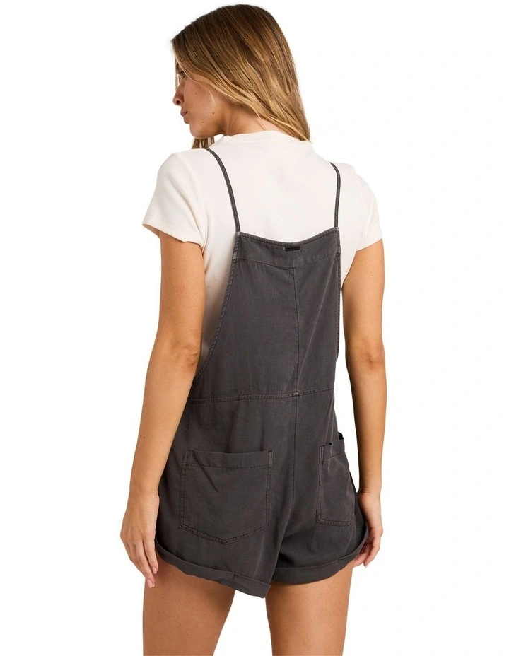 Wild Pursuit in Black image 2