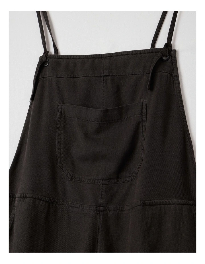 Wild Pursuit in Black image 2