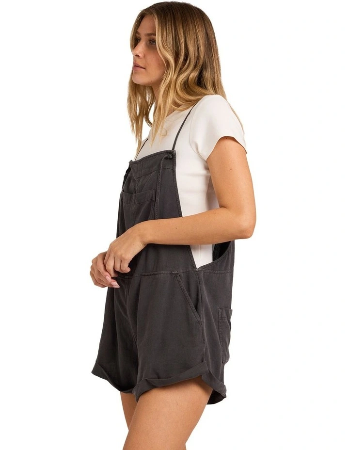 Wild Pursuit in Black image 3