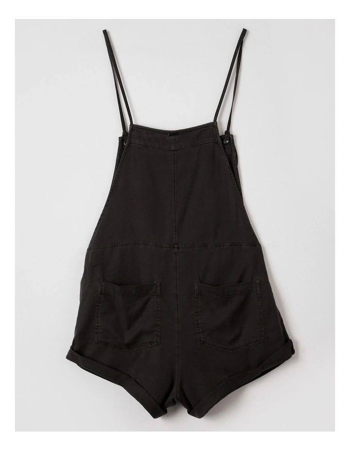 Wild Pursuit in Black image 3