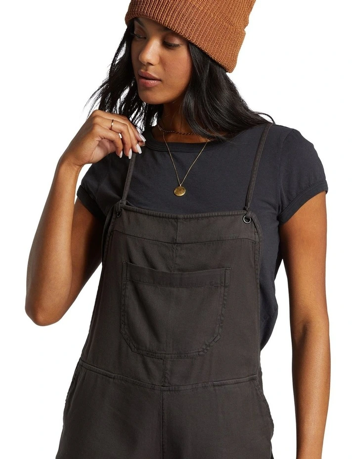 Wild Pursuit in Black image 4