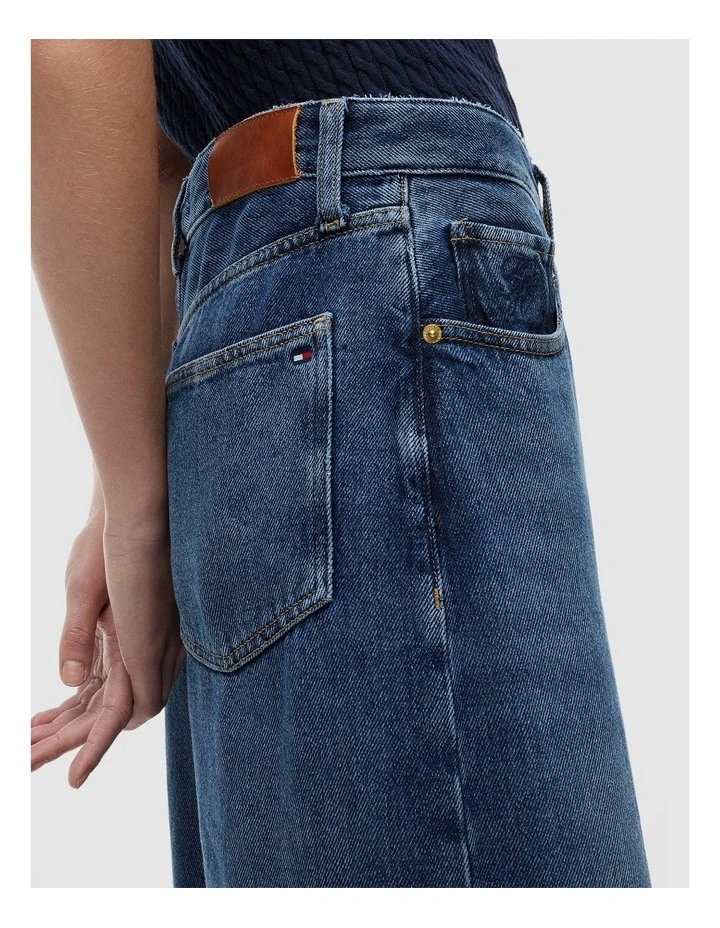 Mid Rise Barrel Leg Jeans in Blue image 3