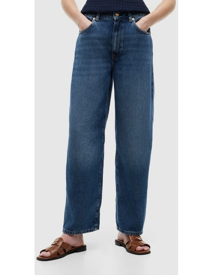 Mid Rise Barrel Leg Jeans in Blue image 4