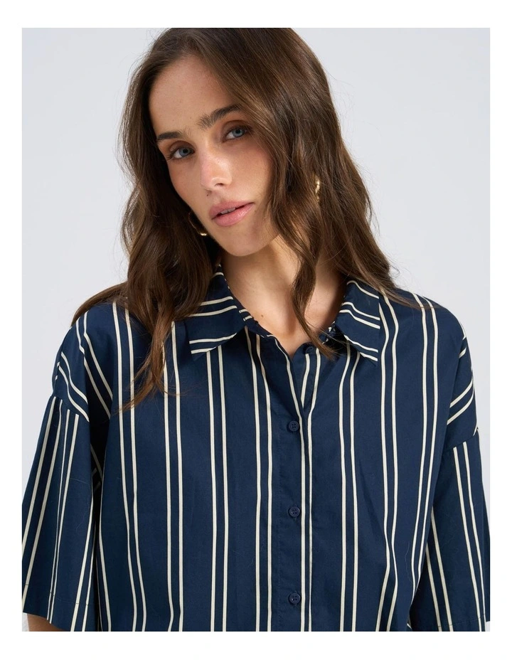 Susi Cotton Cropped Shirt in Navy image 2