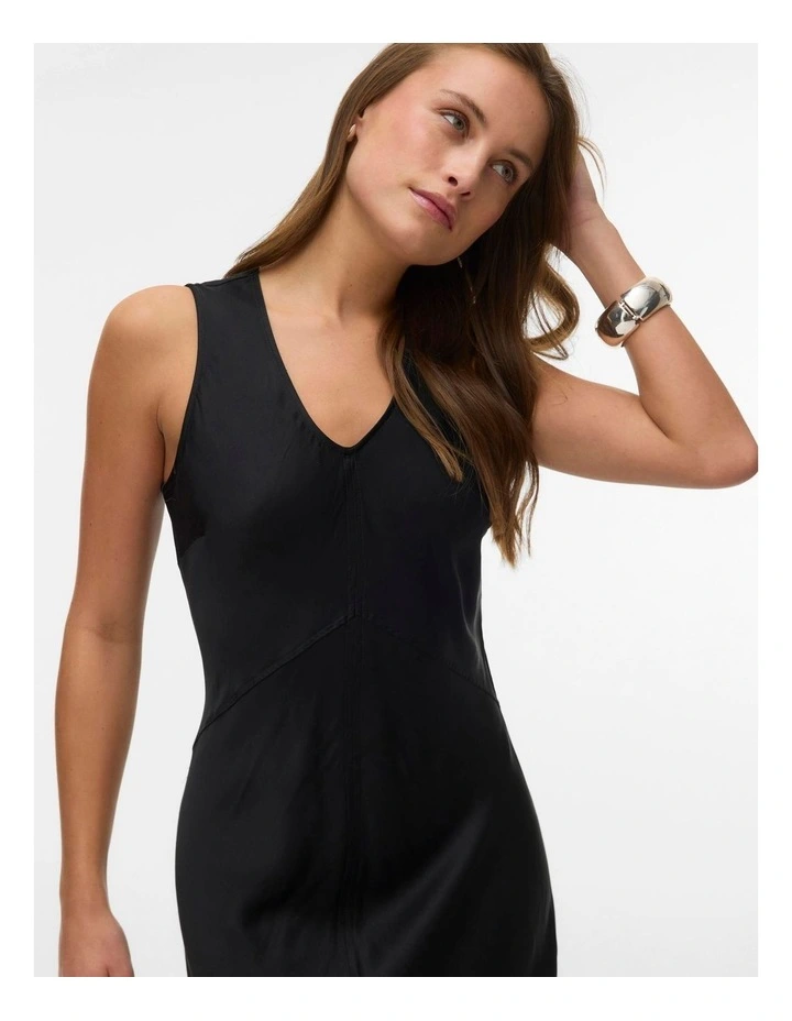 Avilda Maxi Dress in Black image 2