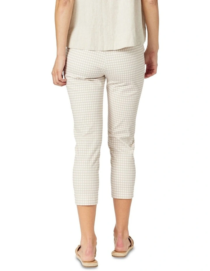 Alexis Pant in Natural image 3