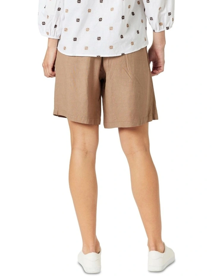 Lino Shorts in Brown image 3