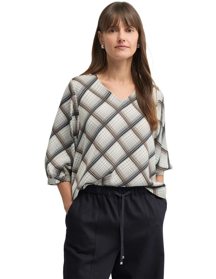 Blouse in Nuvela image 1
