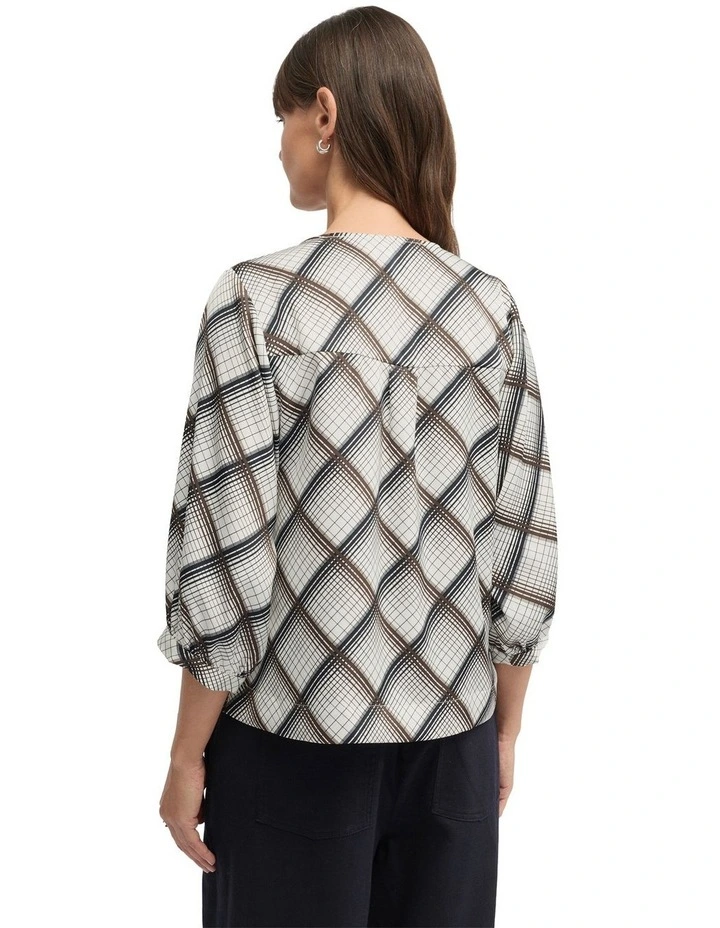 Blouse in Nuvela image 2