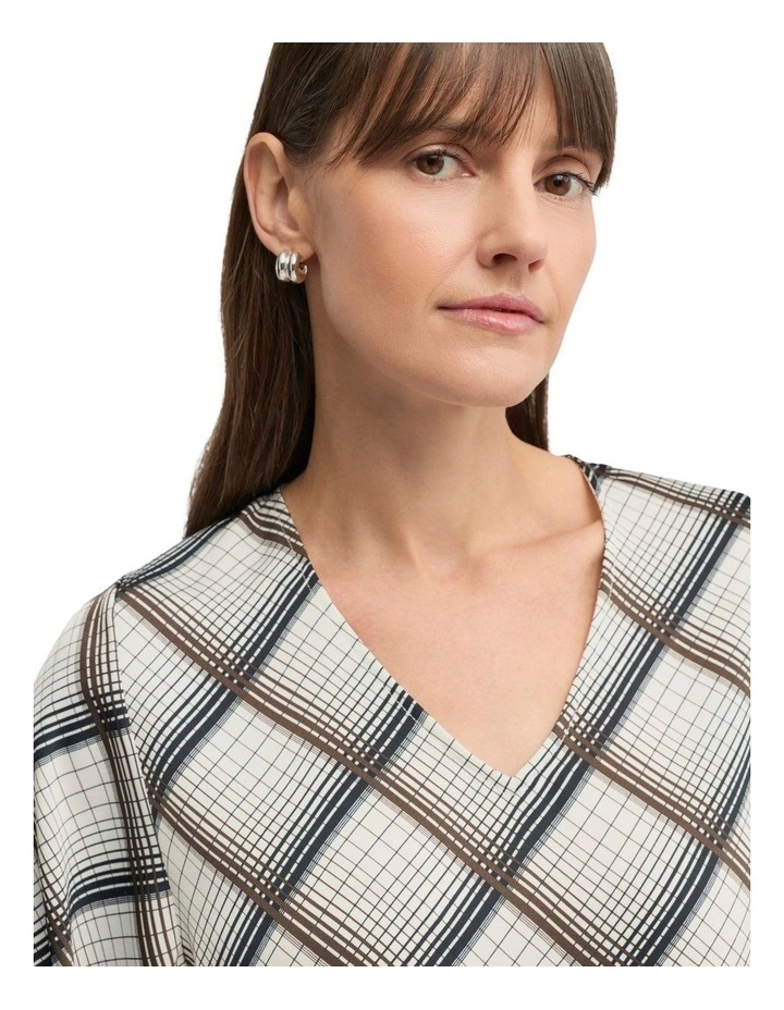 Blouse in Nuvela image 3