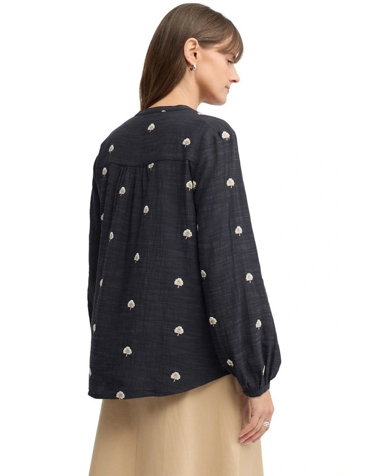 Queens Shirt in Navy image 2