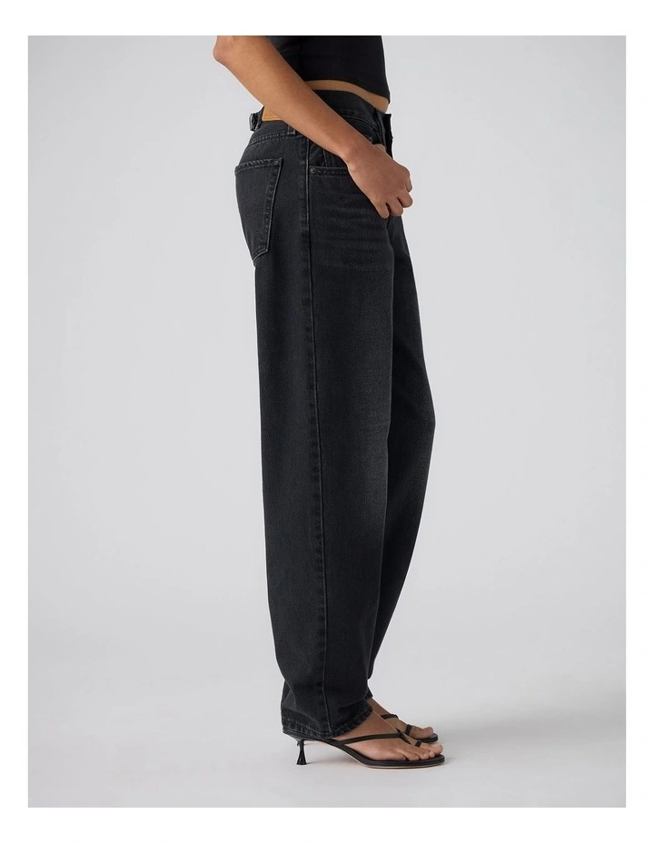 Loose Taper Jeansin Filtered Face image 3