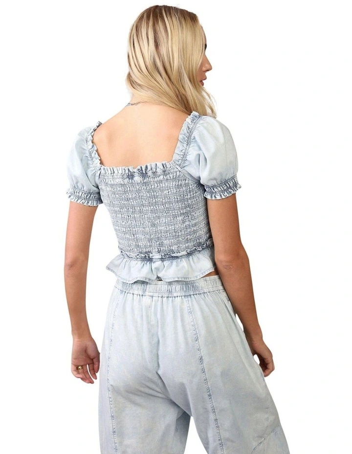 Puffed Sleeve Smock Top in Light Wash image 2