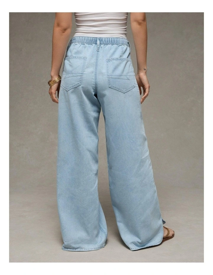 Low-Rise Beachy Baggy Jean in Light Wash image 2