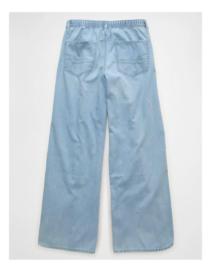 Low-Rise Beachy Baggy Jean in Light Wash image 4