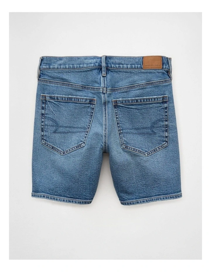 Strigid Super High-Waisted Relaxed Denim Short 6" in Easy Breezy Blue image 4