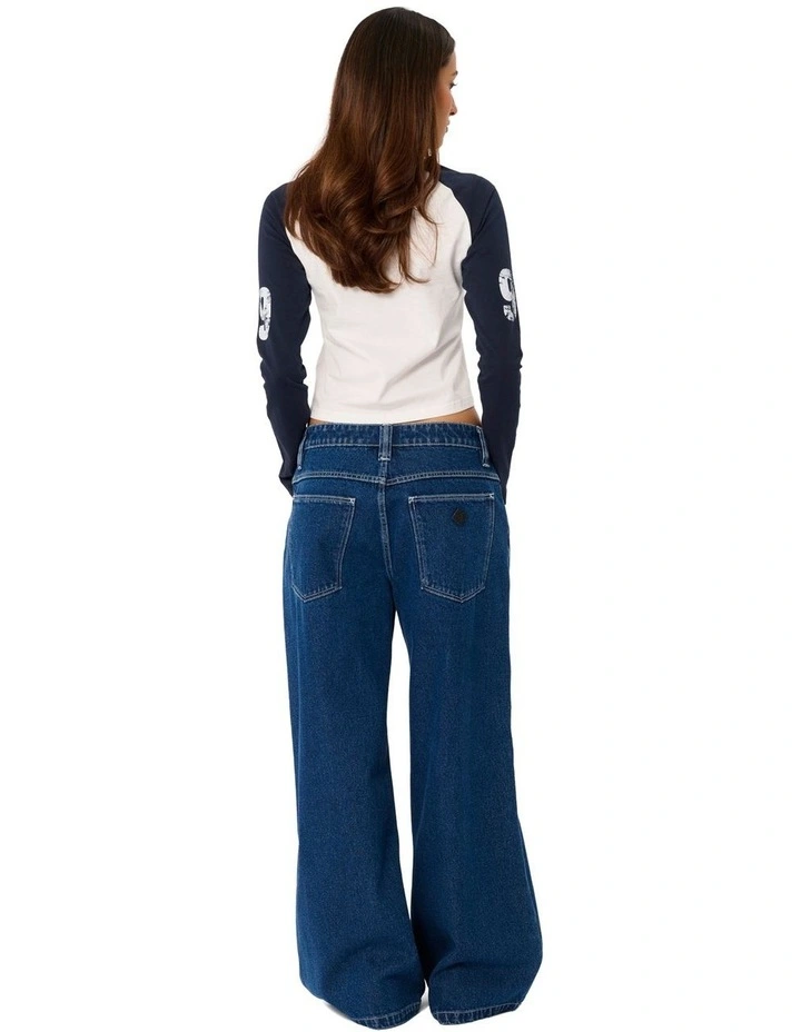 Love Buzz Raglan Top in White/Navy image 4