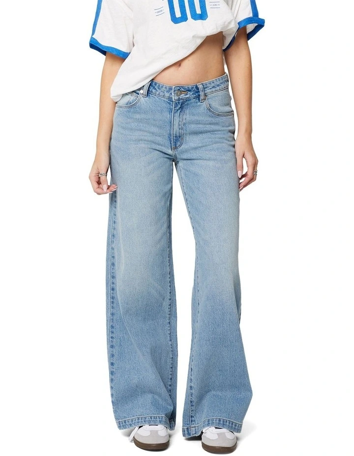95 Mid Wide Jeans in Stevie image 2