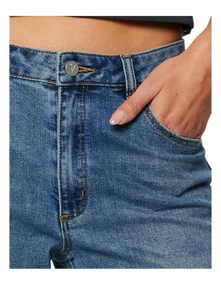 95 Mid Wide Jeans in Petra image 5