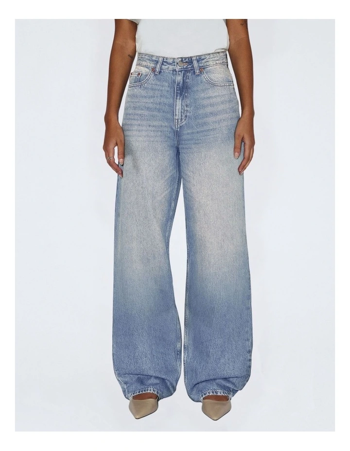 Donna High Relaxed Jeans in Stream Sky Aged image 1