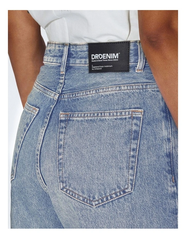 Donna High Relaxed Jeans in Stream Sky Aged image 4