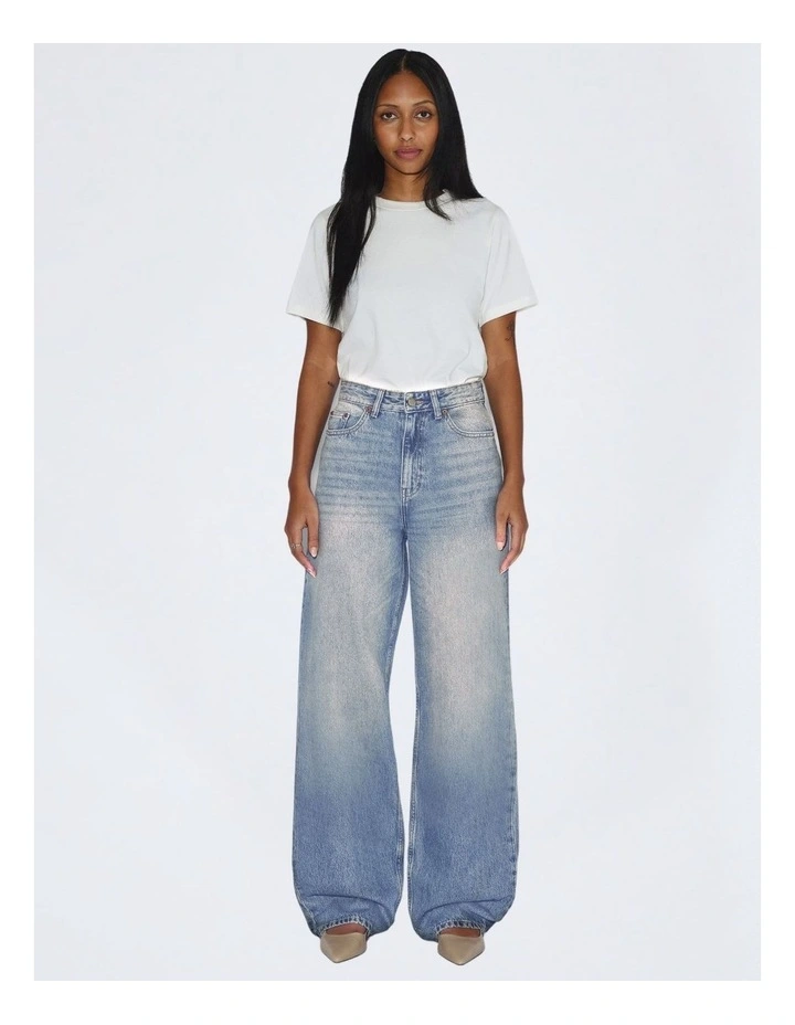 Donna High Relaxed Jeans in Stream Sky Aged image 5