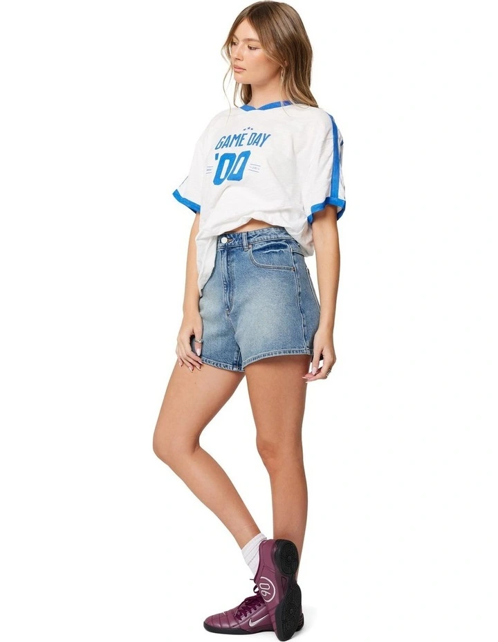 Venice Short in Selena image 3