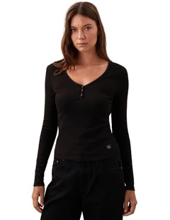 Woven Label Long Sleeve V-Neck Henley Top in Black